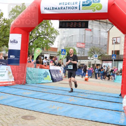 05.05.2024 - 7. Wedeler Halbmarathon Strokosch-Dieckow http://msf.ph/oto/6223779 05.05.2024 11:22:50 Ziel 458 meine-sportfotos.de