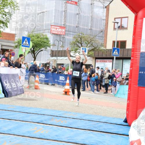 05.05.2024 - 7. Wedeler Halbmarathon Strokosch-Dieckow http://msf.ph/oto/6223789 05.05.2024 11:22:57 Ziel 199, 592, 714 meine-sportfotos.de