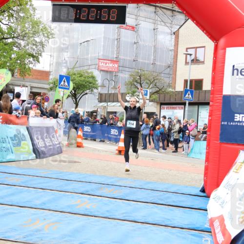 05.05.2024 - 7. Wedeler Halbmarathon Strokosch-Dieckow http://msf.ph/oto/6223795 05.05.2024 11:22:57 Ziel 199, 592, 714 meine-sportfotos.de