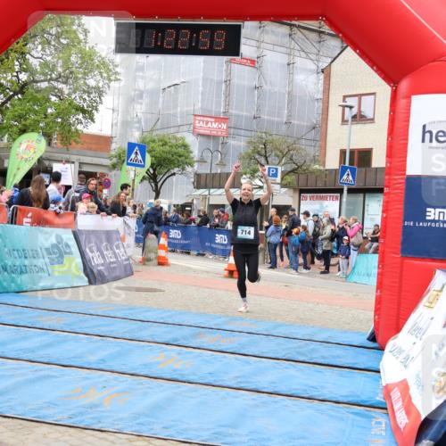 05.05.2024 - 7. Wedeler Halbmarathon Strokosch-Dieckow http://msf.ph/oto/6223801 05.05.2024 11:22:58 Ziel 199, 592, 714 meine-sportfotos.de