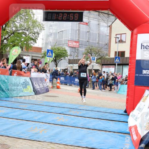 05.05.2024 - 7. Wedeler Halbmarathon Strokosch-Dieckow http://msf.ph/oto/6223806 05.05.2024 11:22:58 Ziel 199, 592, 714 meine-sportfotos.de