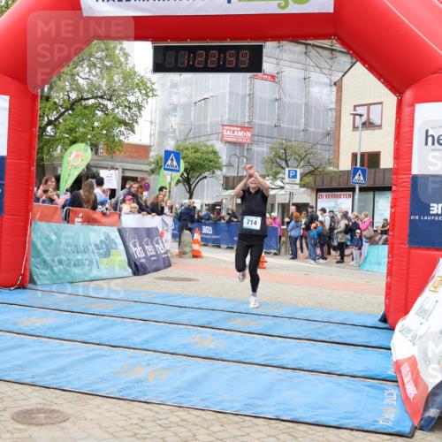 05.05.2024 - 7. Wedeler Halbmarathon Strokosch-Dieckow http://msf.ph/oto/6223819 05.05.2024 11:22:58 Ziel 199, 592, 714 meine-sportfotos.de
