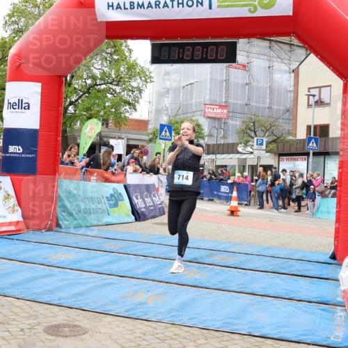 05.05.2024 - 7. Wedeler Halbmarathon Strokosch-Dieckow http://msf.ph/oto/6223851 05.05.2024 11:22:59 Ziel 199, 592, 714 meine-sportfotos.de