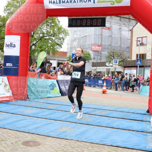 05.05.2024 - 7. Wedeler Halbmarathon Strokosch-Dieckow http://msf.ph/oto/6223857 05.05.2024 11:22:59 Ziel 199, 592, 714 meine-sportfotos.de