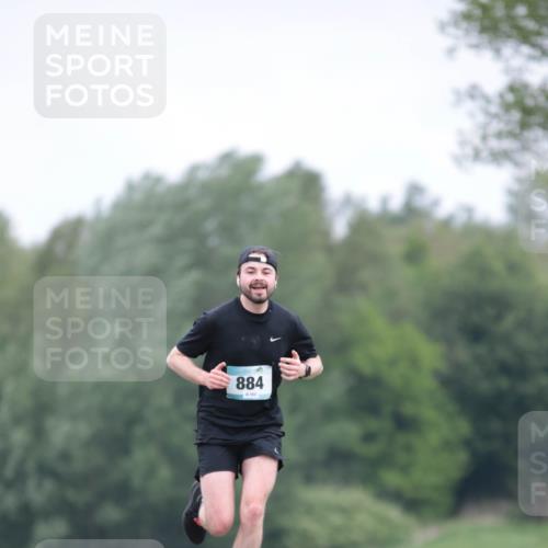 05.05.2024 - 7. Wedeler Halbmarathon H.Heesch http://msf.ph/oto/6223860 05.05.2024 11:13:28 Laufen 884, 103 meine-sportfotos.de