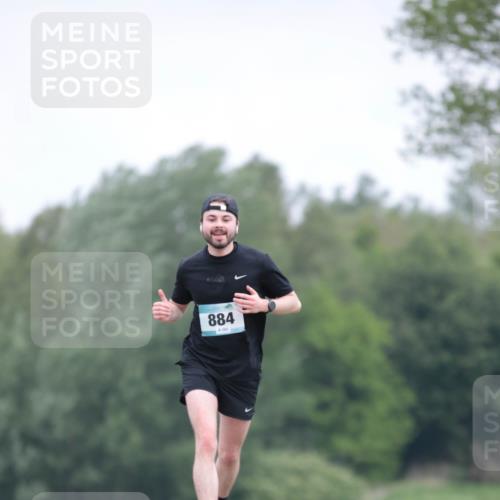 05.05.2024 - 7. Wedeler Halbmarathon H.Heesch http://msf.ph/oto/6223863 05.05.2024 11:13:28 Laufen 884, 103 meine-sportfotos.de