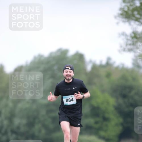 05.05.2024 - 7. Wedeler Halbmarathon H.Heesch http://msf.ph/oto/6223865 05.05.2024 11:13:28 Laufen 884, 103 meine-sportfotos.de