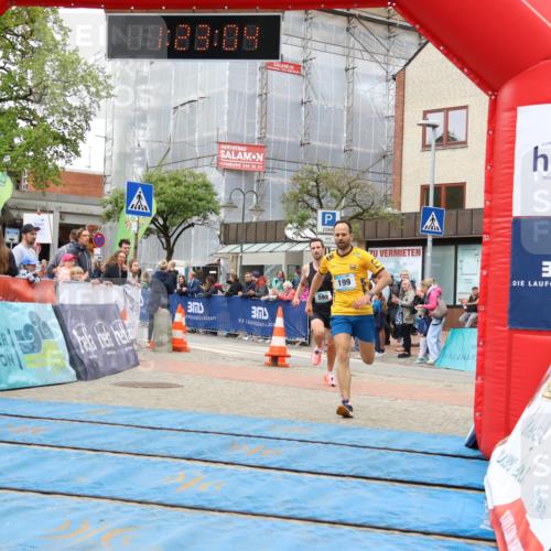 05.05.2024 - 7. Wedeler Halbmarathon Strokosch-Dieckow http://msf.ph/oto/6223873 05.05.2024 11:23:03 Ziel 199, 492, 592 meine-sportfotos.de