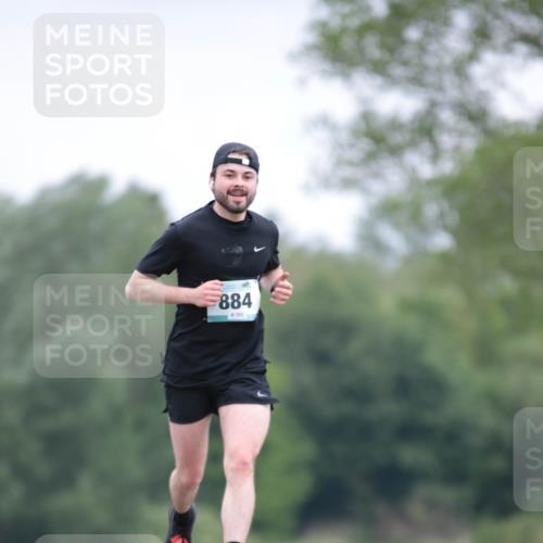 05.05.2024 - 7. Wedeler Halbmarathon H.Heesch http://msf.ph/oto/6223878 05.05.2024 11:13:29 Laufen 884, 103 meine-sportfotos.de