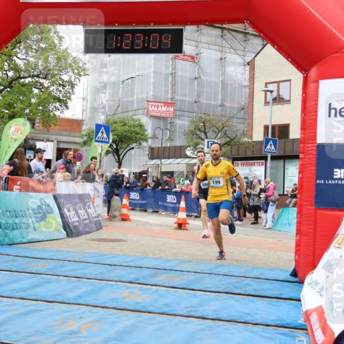 05.05.2024 - 7. Wedeler Halbmarathon Strokosch-Dieckow http://msf.ph/oto/6223880 05.05.2024 11:23:03 Ziel 199, 492, 592 meine-sportfotos.de