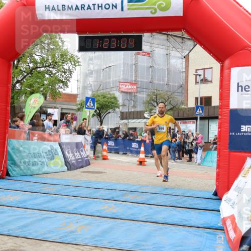 05.05.2024 - 7. Wedeler Halbmarathon Strokosch-Dieckow http://msf.ph/oto/6223887 05.05.2024 11:23:03 Ziel 199, 492, 592 meine-sportfotos.de