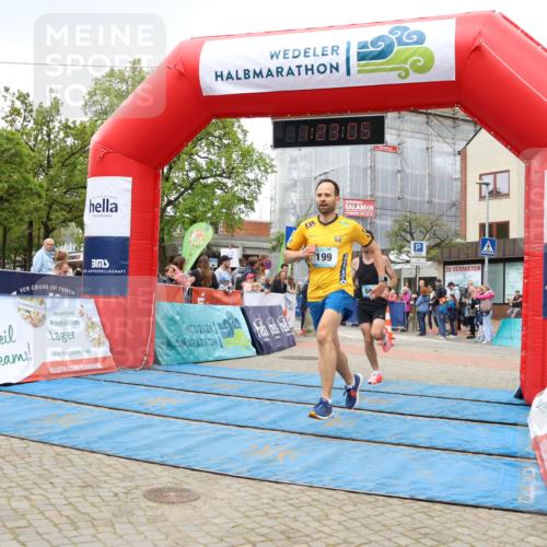 05.05.2024 - 7. Wedeler Halbmarathon Strokosch-Dieckow http://msf.ph/oto/6223917 05.05.2024 11:23:04 Ziel 199, 492, 592 meine-sportfotos.de
