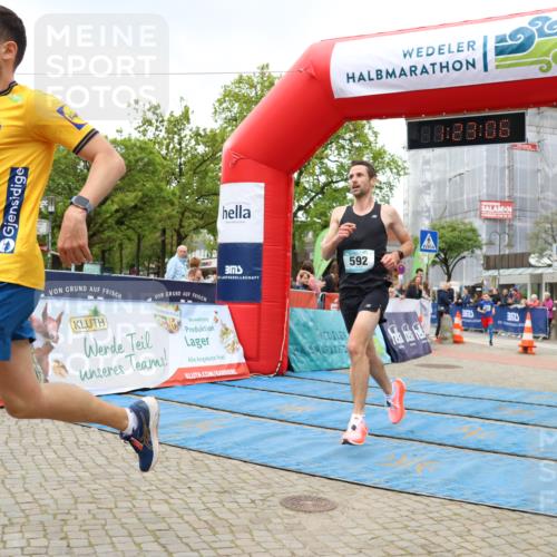 05.05.2024 - 7. Wedeler Halbmarathon Strokosch-Dieckow http://msf.ph/oto/6223944 05.05.2024 11:23:05 Ziel 199, 492, 592 meine-sportfotos.de