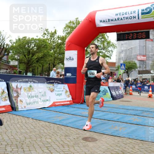 05.05.2024 - 7. Wedeler Halbmarathon Strokosch-Dieckow http://msf.ph/oto/6223948 05.05.2024 11:23:05 Ziel 199, 492, 592 meine-sportfotos.de