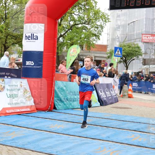 05.05.2024 - 7. Wedeler Halbmarathon Strokosch-Dieckow http://msf.ph/oto/6223966 05.05.2024 11:23:08 Ziel 492 meine-sportfotos.de