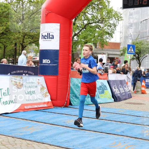 05.05.2024 - 7. Wedeler Halbmarathon Strokosch-Dieckow http://msf.ph/oto/6223979 05.05.2024 11:23:09 Ziel 240, 492 meine-sportfotos.de