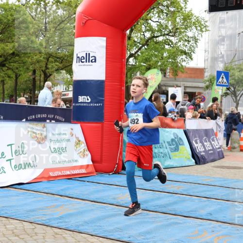 05.05.2024 - 7. Wedeler Halbmarathon Strokosch-Dieckow http://msf.ph/oto/6223984 05.05.2024 11:23:09 Ziel 240, 492 meine-sportfotos.de