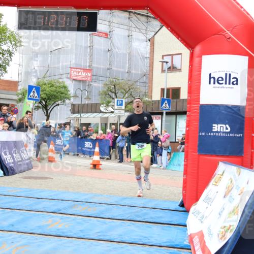 05.05.2024 - 7. Wedeler Halbmarathon Strokosch-Dieckow http://msf.ph/oto/6224011 05.05.2024 11:23:16 Ziel 240, 842, 846 meine-sportfotos.de