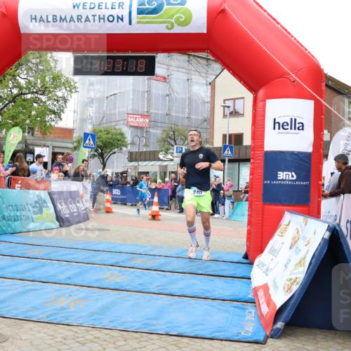 05.05.2024 - 7. Wedeler Halbmarathon Strokosch-Dieckow http://msf.ph/oto/6224027 05.05.2024 11:23:17 Ziel 240, 524, 842, 846 meine-sportfotos.de