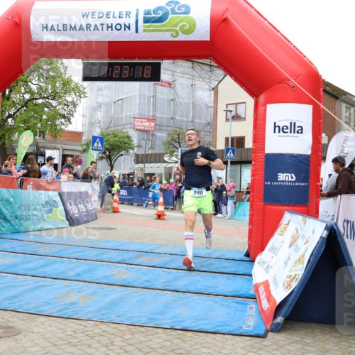 05.05.2024 - 7. Wedeler Halbmarathon Strokosch-Dieckow http://msf.ph/oto/6224033 05.05.2024 11:23:17 Ziel 240, 524, 842, 846 meine-sportfotos.de