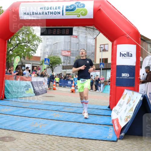 05.05.2024 - 7. Wedeler Halbmarathon Strokosch-Dieckow http://msf.ph/oto/6224044 05.05.2024 11:23:17 Ziel 240, 524, 842, 846 meine-sportfotos.de