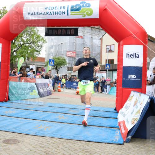 05.05.2024 - 7. Wedeler Halbmarathon Strokosch-Dieckow http://msf.ph/oto/6224049 05.05.2024 11:23:17 Ziel 240, 524, 842, 846 meine-sportfotos.de