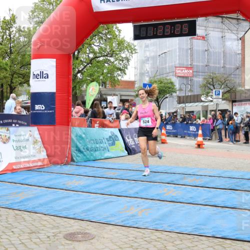 05.05.2024 - 7. Wedeler Halbmarathon Strokosch-Dieckow http://msf.ph/oto/6224159 05.05.2024 11:23:24 Ziel 524 meine-sportfotos.de