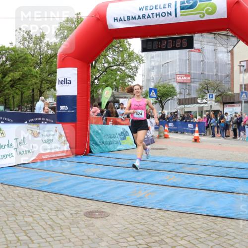 05.05.2024 - 7. Wedeler Halbmarathon Strokosch-Dieckow http://msf.ph/oto/6224171 05.05.2024 11:23:24 Ziel 524 meine-sportfotos.de
