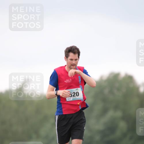 05.05.2024 - 7. Wedeler Halbmarathon H.Heesch http://msf.ph/oto/6224174 05.05.2024 11:21:49 Laufen 60, 520 meine-sportfotos.de