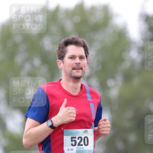 05.05.2024 - 7. Wedeler Halbmarathon H.Heesch http://msf.ph/oto/6224200 05.05.2024 11:21:53 Laufen 520, 60 meine-sportfotos.de