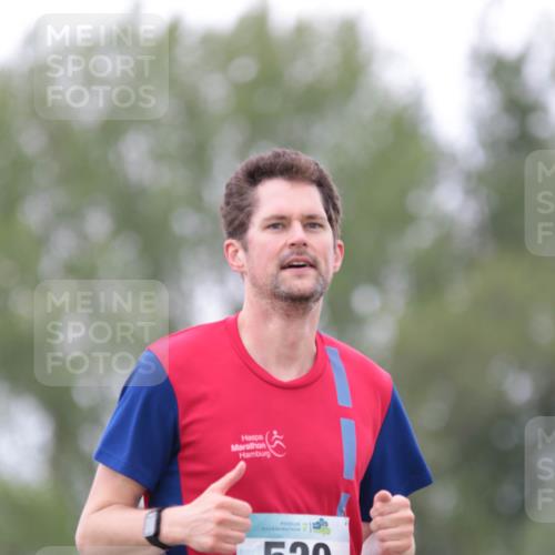 05.05.2024 - 7. Wedeler Halbmarathon H.Heesch http://msf.ph/oto/6224202 05.05.2024 11:21:53 Laufen 520, 60 meine-sportfotos.de