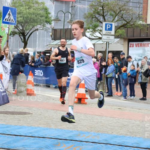 05.05.2024 - 7. Wedeler Halbmarathon Strokosch-Dieckow http://msf.ph/oto/6224203 05.05.2024 11:23:44 Ziel 483, 602, 774, 811, 829 meine-sportfotos.de