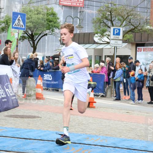 05.05.2024 - 7. Wedeler Halbmarathon Strokosch-Dieckow http://msf.ph/oto/6224209 05.05.2024 11:23:44 Ziel 483, 602, 774, 811, 829 meine-sportfotos.de