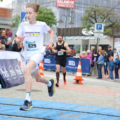 05.05.2024 - 7. Wedeler Halbmarathon Strokosch-Dieckow http://msf.ph/oto/6224221 05.05.2024 11:23:44 Ziel 483, 602, 774, 811, 829 meine-sportfotos.de