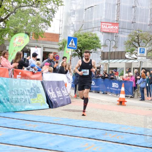 05.05.2024 - 7. Wedeler Halbmarathon Strokosch-Dieckow http://msf.ph/oto/6224234 05.05.2024 11:23:45 Ziel 483, 602, 774, 811, 829 meine-sportfotos.de