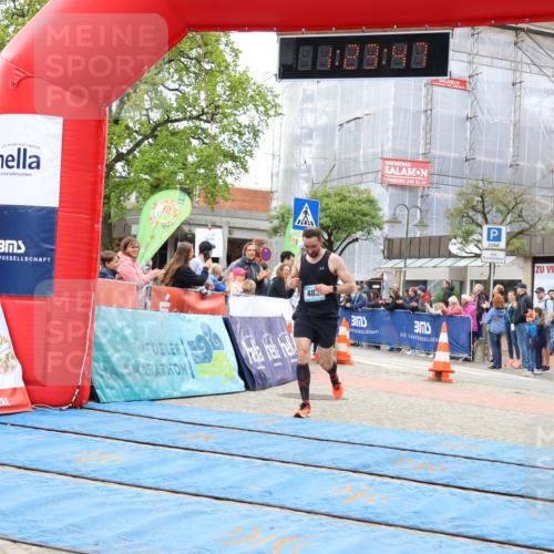05.05.2024 - 7. Wedeler Halbmarathon Strokosch-Dieckow http://msf.ph/oto/6224253 05.05.2024 11:23:46 Ziel 483, 602, 774, 811, 829 meine-sportfotos.de