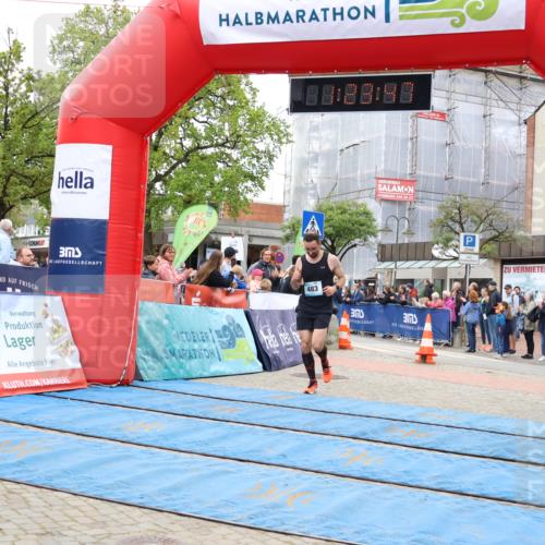 05.05.2024 - 7. Wedeler Halbmarathon Strokosch-Dieckow http://msf.ph/oto/6224259 05.05.2024 11:23:46 Ziel 483, 602, 774, 811, 829 meine-sportfotos.de