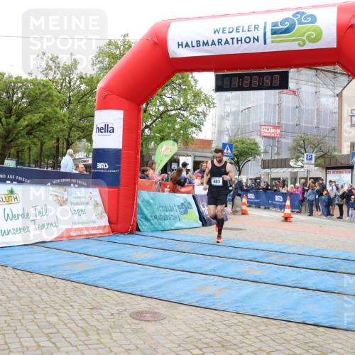 05.05.2024 - 7. Wedeler Halbmarathon Strokosch-Dieckow http://msf.ph/oto/6224278 05.05.2024 11:23:46 Ziel 483, 602, 774, 811, 829 meine-sportfotos.de