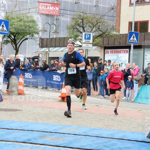 05.05.2024 - 7. Wedeler Halbmarathon Strokosch-Dieckow http://msf.ph/oto/6224290 05.05.2024 11:23:49 Ziel 483, 602, 774, 811 meine-sportfotos.de