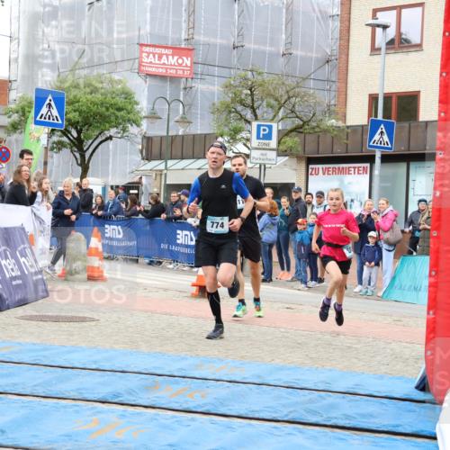 05.05.2024 - 7. Wedeler Halbmarathon Strokosch-Dieckow http://msf.ph/oto/6224295 05.05.2024 11:23:50 Ziel 574, 602, 774, 811 meine-sportfotos.de