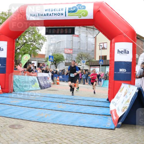 05.05.2024 - 7. Wedeler Halbmarathon Strokosch-Dieckow http://msf.ph/oto/6224311 05.05.2024 11:23:50 Ziel 574, 602, 774, 811 meine-sportfotos.de