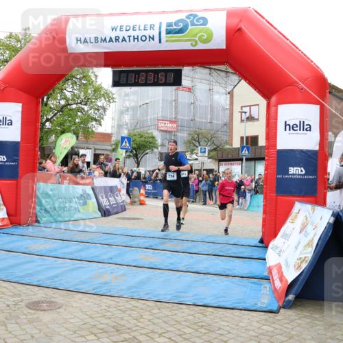 05.05.2024 - 7. Wedeler Halbmarathon Strokosch-Dieckow http://msf.ph/oto/6224317 05.05.2024 11:23:50 Ziel 574, 602, 774, 811 meine-sportfotos.de