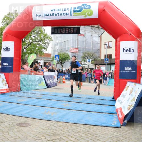 05.05.2024 - 7. Wedeler Halbmarathon Strokosch-Dieckow http://msf.ph/oto/6224322 05.05.2024 11:23:50 Ziel 574, 602, 774, 811 meine-sportfotos.de
