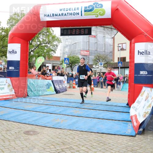 05.05.2024 - 7. Wedeler Halbmarathon Strokosch-Dieckow http://msf.ph/oto/6224328 05.05.2024 11:23:50 Ziel 574, 602, 774, 811 meine-sportfotos.de