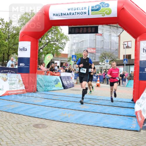 05.05.2024 - 7. Wedeler Halbmarathon Strokosch-Dieckow http://msf.ph/oto/6224338 05.05.2024 11:23:51 Ziel 574, 602, 774, 811 meine-sportfotos.de