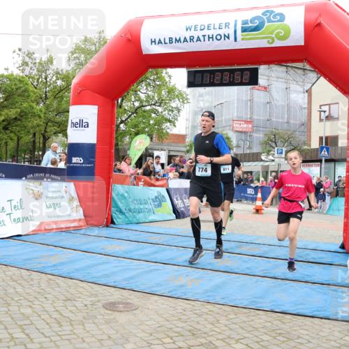 05.05.2024 - 7. Wedeler Halbmarathon Strokosch-Dieckow http://msf.ph/oto/6224354 05.05.2024 11:23:51 Ziel 574, 602, 774, 811 meine-sportfotos.de