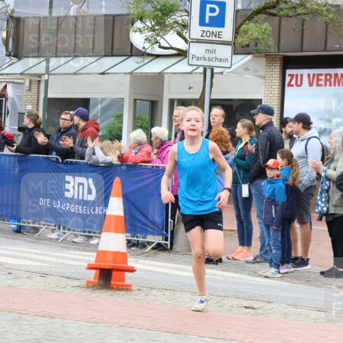 05.05.2024 - 7. Wedeler Halbmarathon Strokosch-Dieckow http://msf.ph/oto/6224372 05.05.2024 11:23:56 Ziel 64, 574 meine-sportfotos.de