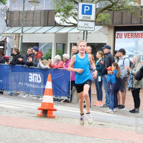 05.05.2024 - 7. Wedeler Halbmarathon Strokosch-Dieckow http://msf.ph/oto/6224376 05.05.2024 11:23:56 Ziel 64, 574 meine-sportfotos.de