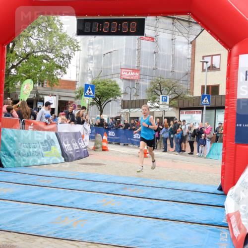 05.05.2024 - 7. Wedeler Halbmarathon Strokosch-Dieckow http://msf.ph/oto/6224411 05.05.2024 11:23:57 Ziel 64, 574 meine-sportfotos.de