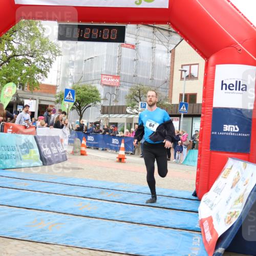 05.05.2024 - 7. Wedeler Halbmarathon Strokosch-Dieckow http://msf.ph/oto/6224448 05.05.2024 11:23:59 Ziel 64, 517, 574 meine-sportfotos.de